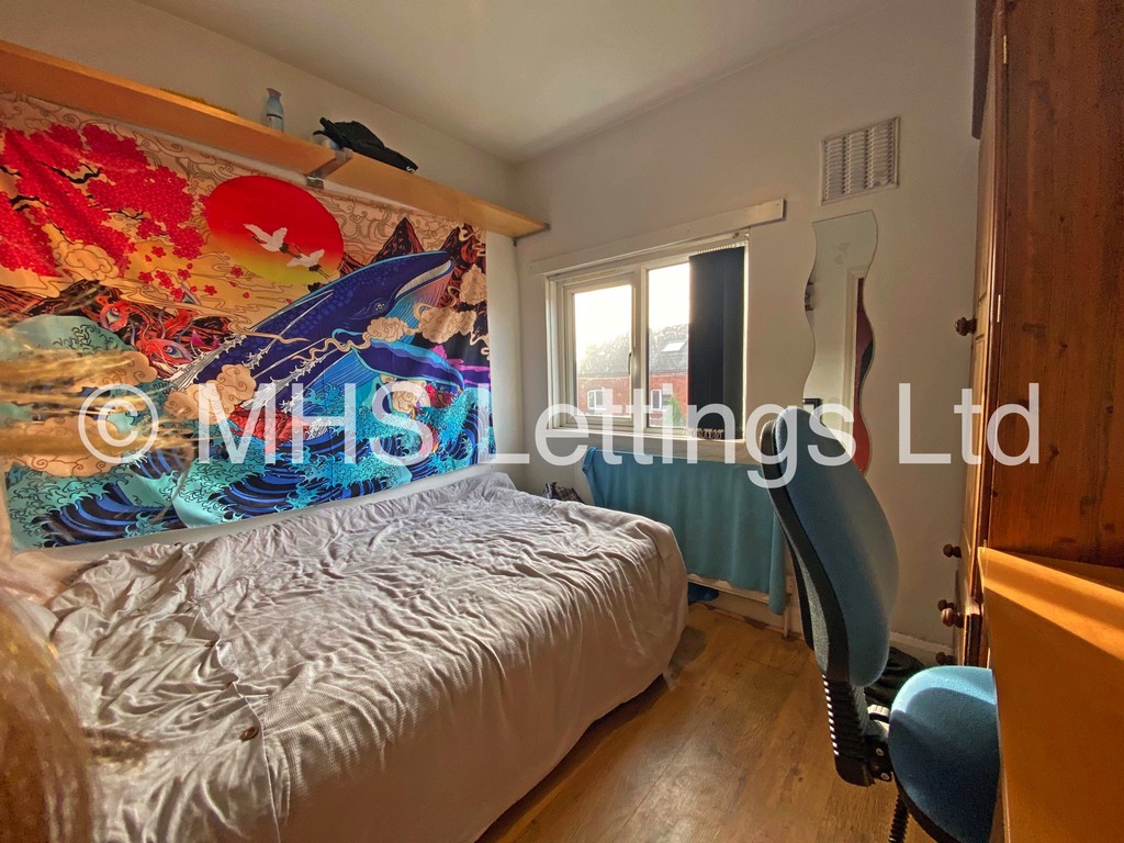 Photo of 6 Bedroom End Terraced House in 3 Mayville Road, Leeds, LS6 1NF