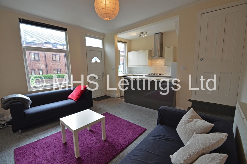 Photo of 3 Bedroom Mid Terraced House in 9 Beechwood Grove, Leeds, LS4 2LT