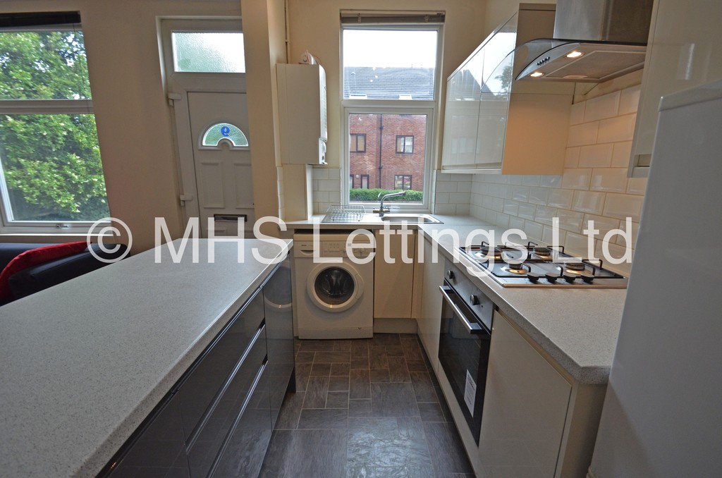 Photo of 3 Bedroom Mid Terraced House in 9 Beechwood Grove, Leeds, LS4 2LT
