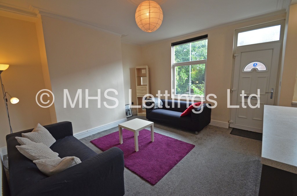 Photo of 3 Bedroom Mid Terraced House in 9 Beechwood Grove, Leeds, LS4 2LT