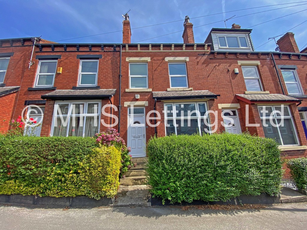 Photo of 6 Bedroom Mid Terraced House in 20 Hessle Terrace, Leeds, LS6 1EQ
