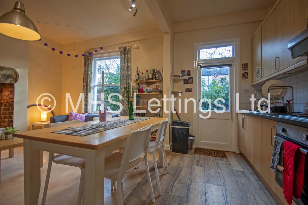 Photo of 4 Bedroom Mid Terraced House in 19 Victoria Road, Leeds, LS6 1AS