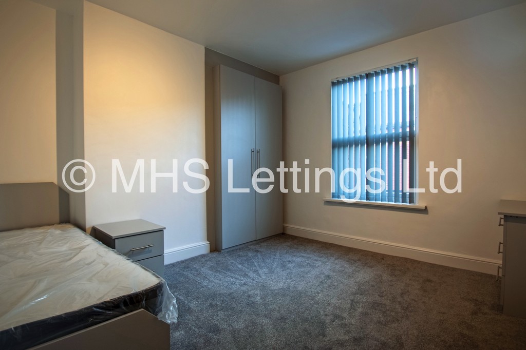 Photo of 2 Bedroom Mid Terraced House in 34 Harold Road, Leeds, LS6 1PR