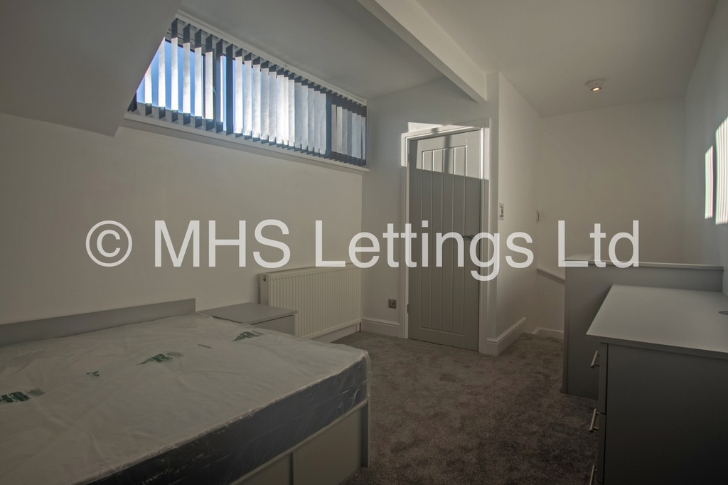 Photo of 2 Bedroom Mid Terraced House in 34 Harold Road, Leeds, LS6 1PR