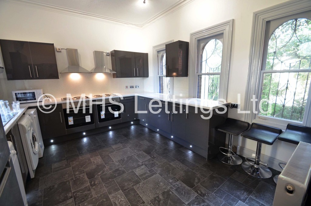 Photo of 4 Bedroom Flat in Flat 1, 47 Clarendon Road, Leeds, LS2 9NZ