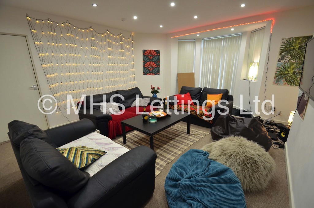Photo of 4 Bedroom Flat in Flat 1, 47 Clarendon Road, Leeds, LS2 9NZ
