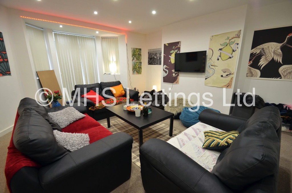 Photo of 4 Bedroom Flat in Flat 1, 47 Clarendon Road, Leeds, LS2 9NZ