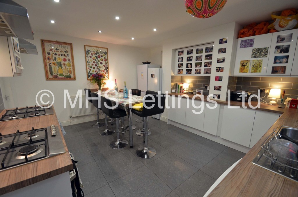 Photo of 4 Bedroom Flat in Flat 1, 47 Clarendon Road, Leeds, LS2 9NZ