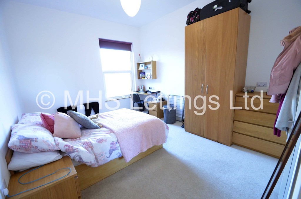 Photo of 4 Bedroom Flat in Flat 1, 47 Clarendon Road, Leeds, LS2 9NZ