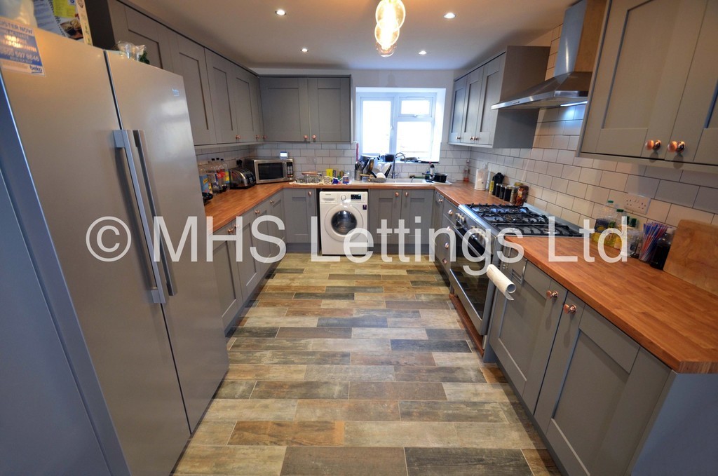 Photo of 4 Bedroom Flat in Flat 1, 47 Clarendon Road, Leeds, LS2 9NZ