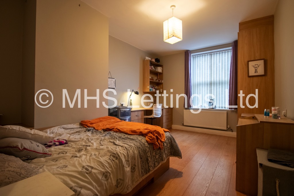 Photo of 2 Bedroom Flat in Flat 2, 205 Belle Vue Road, Leeds, LS3 1HG