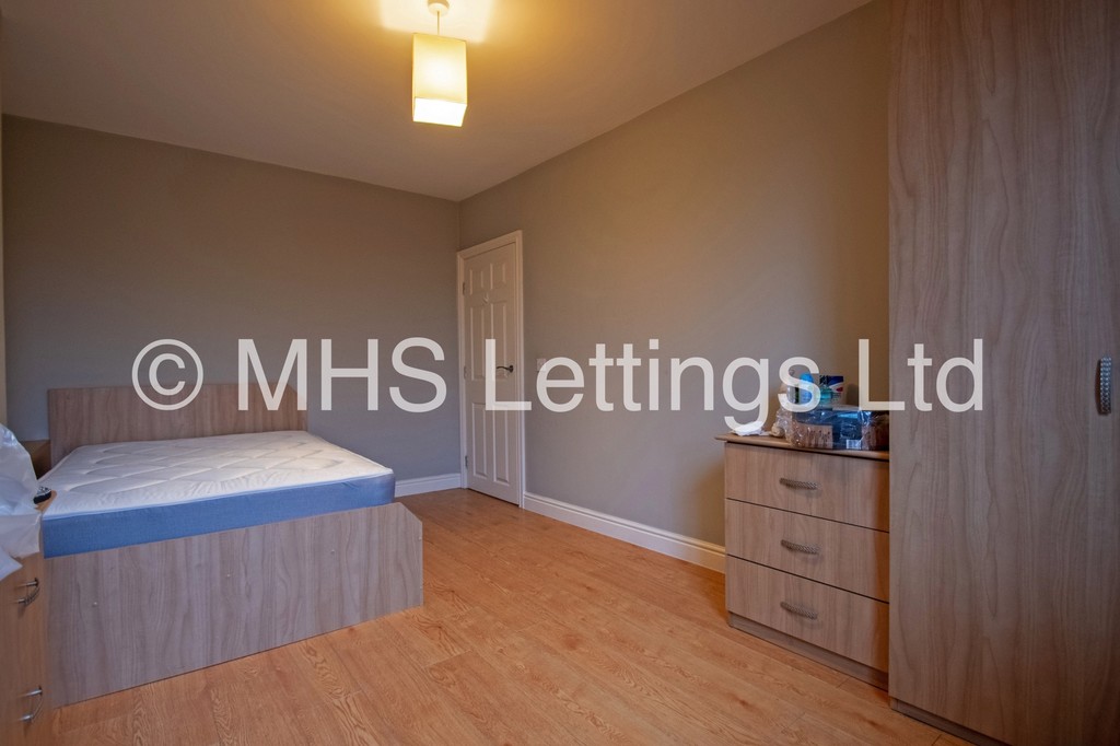Photo of 2 Bedroom Flat in Flat 3, 205 Belle Vue Road, Leeds, LS3 1HG