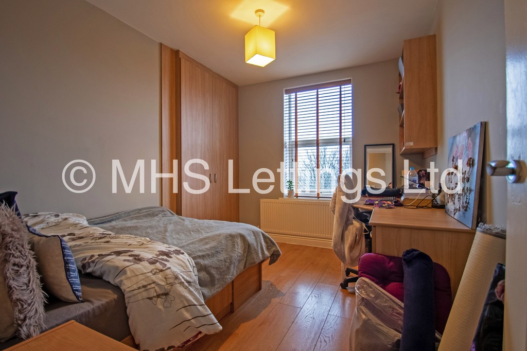 Photo of 2 Bedroom Flat in Flat 3, 205 Belle Vue Road, Leeds, LS3 1HG