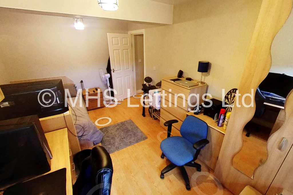 Photo of 2 Bedroom Flat in Flat 4, 205 Belle Vue Road, Leeds, LS3 1HG