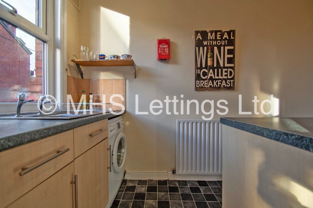 Photo of 3 Bedroom Mid Terraced House in 35 Lumley Road, Leeds, LS4 2NH