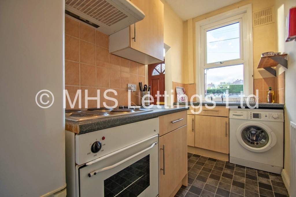 Photo of 3 Bedroom Mid Terraced House in 35 Lumley Road, Leeds, LS4 2NH
