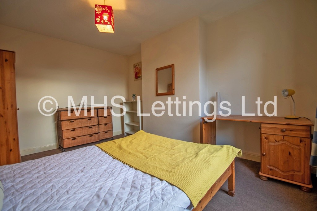 Photo of 3 Bedroom Mid Terraced House in 35 Lumley Road, Leeds, LS4 2NH