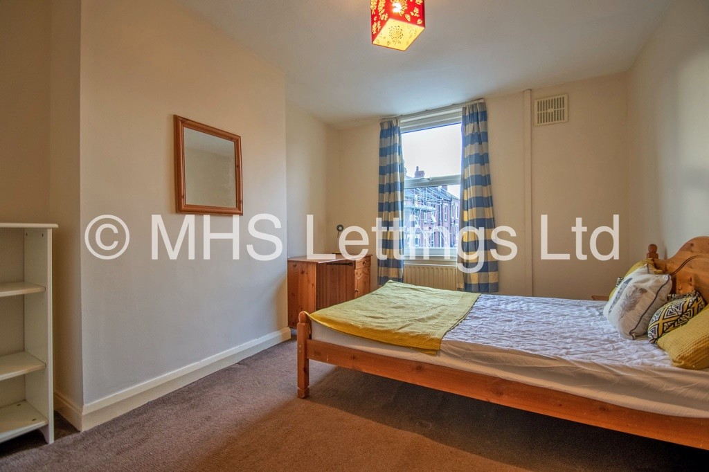 Photo of 3 Bedroom Mid Terraced House in 35 Lumley Road, Leeds, LS4 2NH