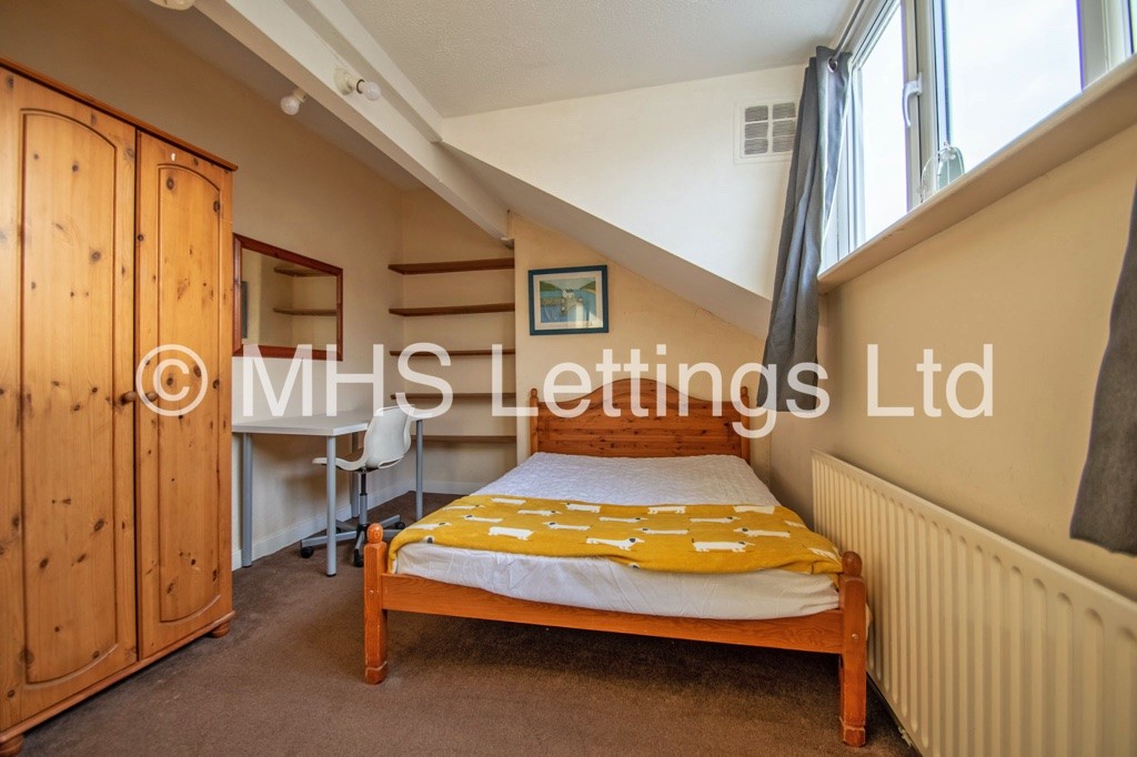 Photo of 3 Bedroom Mid Terraced House in 35 Lumley Road, Leeds, LS4 2NH
