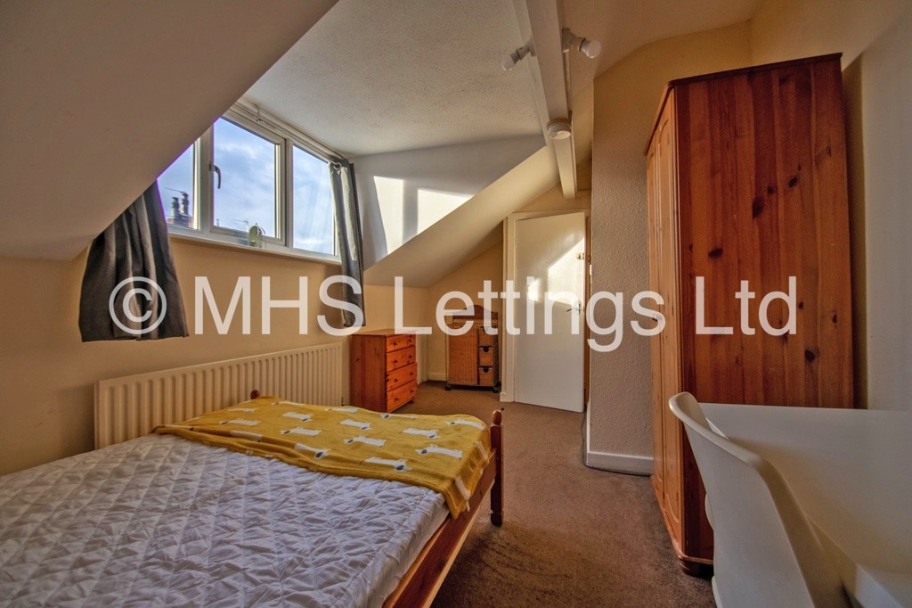 Photo of 3 Bedroom Mid Terraced House in 35 Lumley Road, Leeds, LS4 2NH