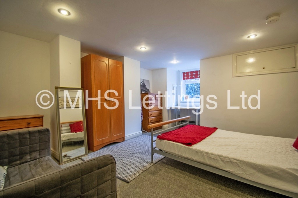 Photo of 3 Bedroom Mid Terraced House in 35 Lumley Road, Leeds, LS4 2NH