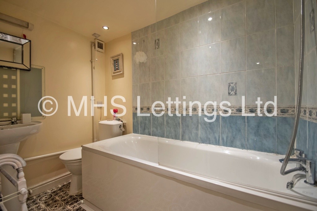 Photo of 3 Bedroom Mid Terraced House in 35 Lumley Road, Leeds, LS4 2NH