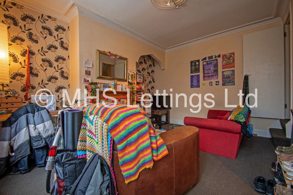 Photo of 2 Bedroom Mid Terraced House in 34 Woodside Avenue, Leeds, LS4 2QX