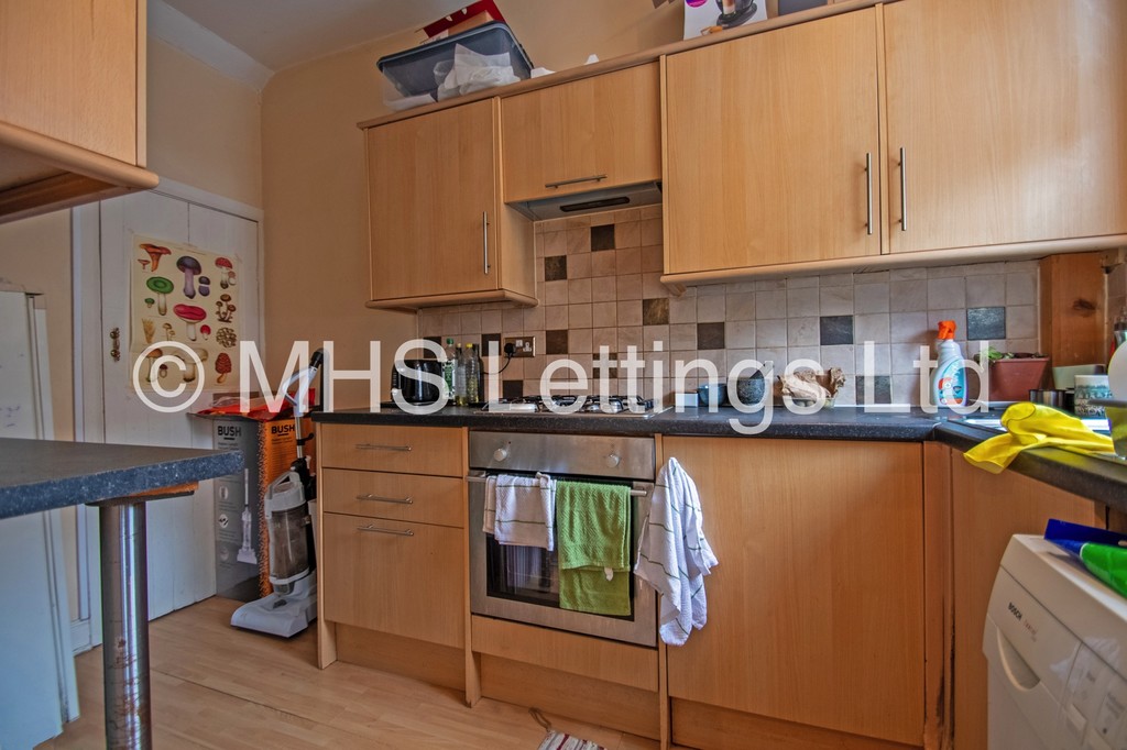 Photo of 2 Bedroom Mid Terraced House in 34 Woodside Avenue, Leeds, LS4 2QX