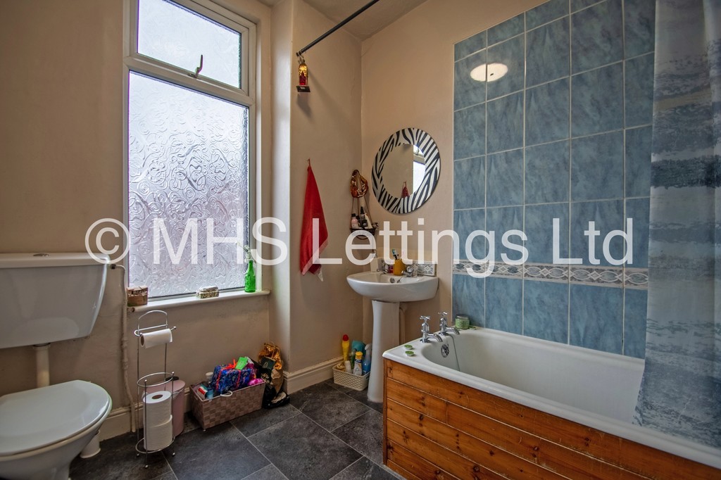 Photo of 2 Bedroom Mid Terraced House in 34 Woodside Avenue, Leeds, LS4 2QX