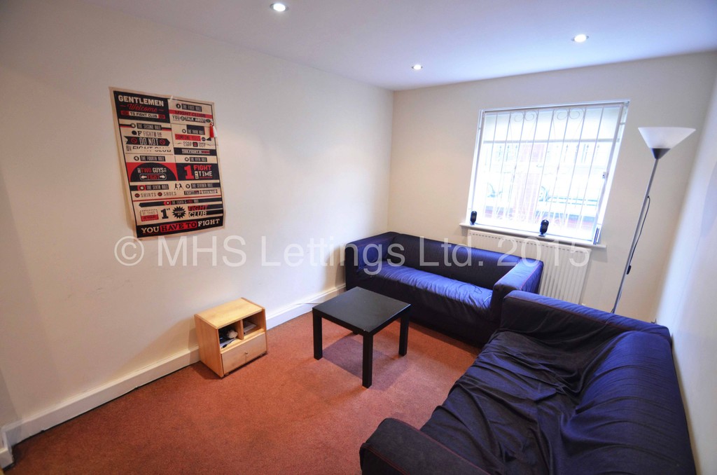 Photo of 5 Bedroom Ground Floor Flat in Flat 2, Welton Road, Leeds, LS6 1EE
