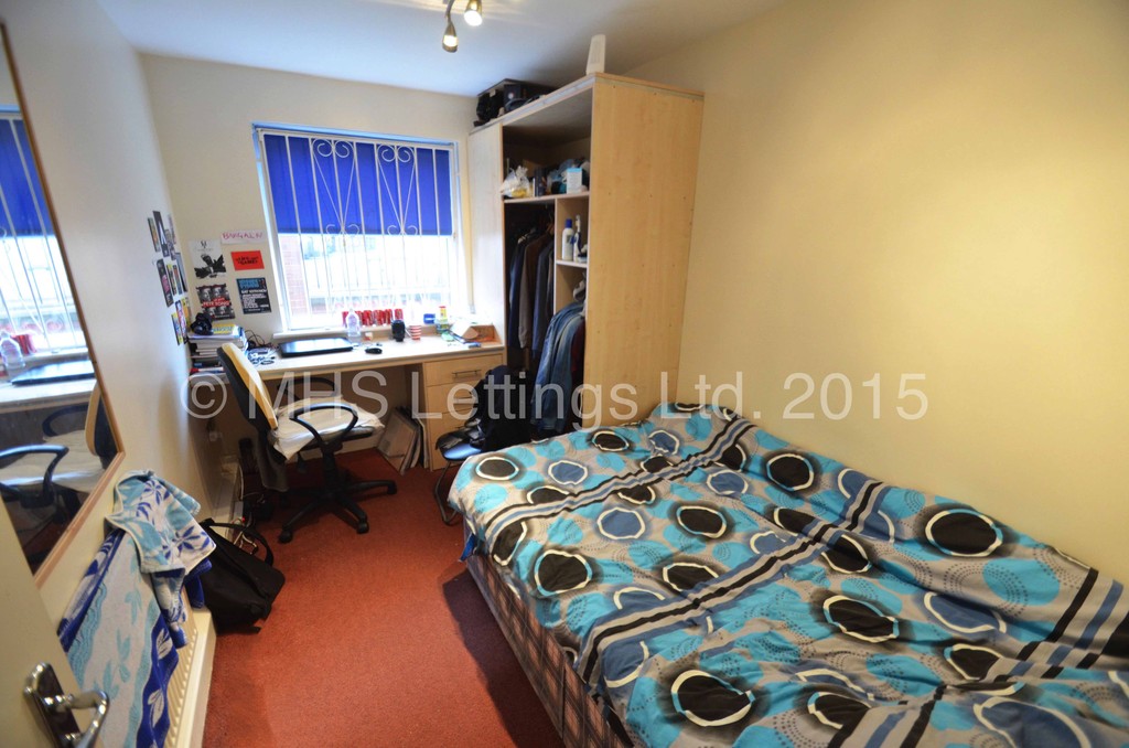 Photo of 5 Bedroom Ground Floor Flat in Flat 2, Welton Road, Leeds, LS6 1EE