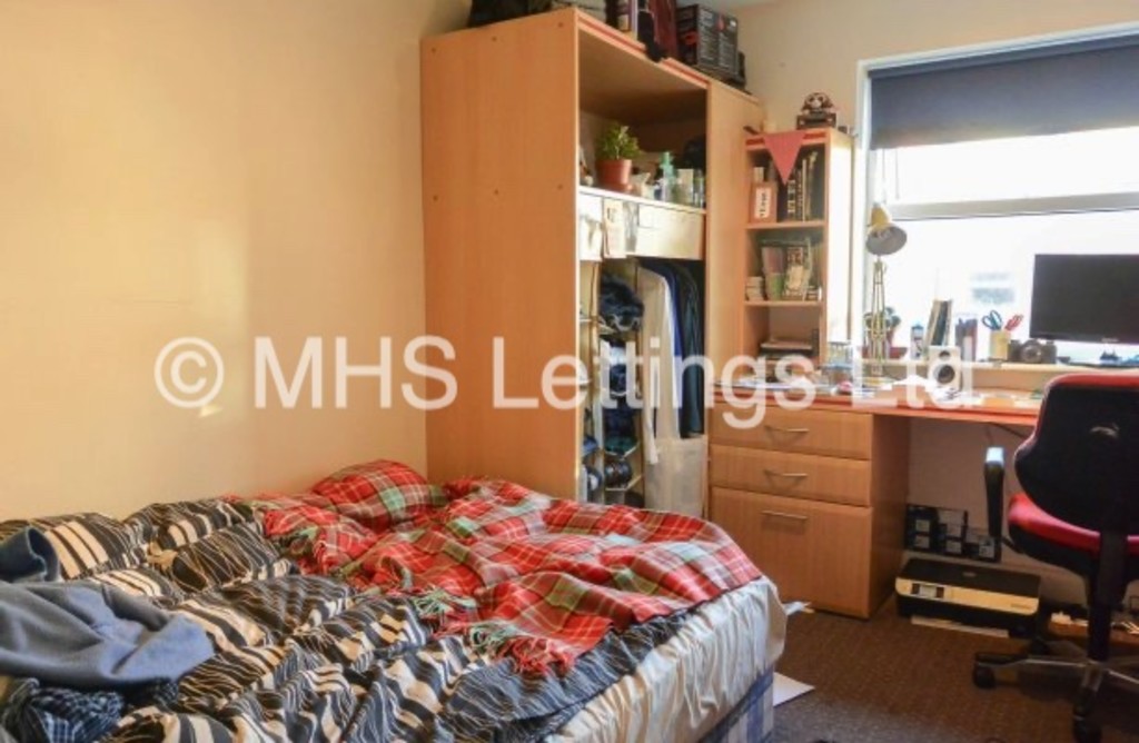 Photo of 5 Bedroom Ground Floor Flat in Flat 4, Welton Road, Leeds, LS6 1EE