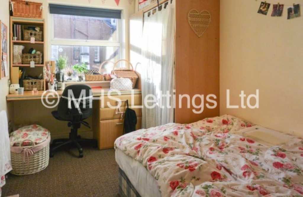 Photo of 5 Bedroom Ground Floor Flat in Flat 4, Welton Road, Leeds, LS6 1EE