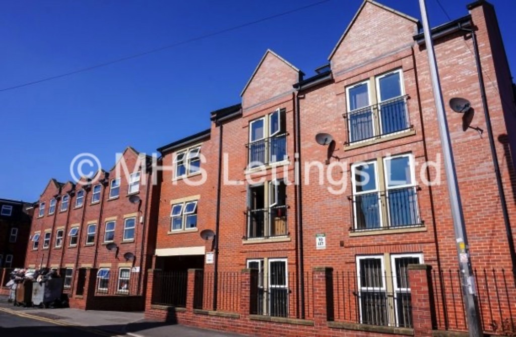 Photo of 5 Bedroom Ground Floor Flat in Flat 4, Welton Road, Leeds, LS6 1EE