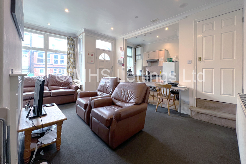 Photo of 3 Bedroom Mid Terraced House in 67 Beechwood Terrace, Leeds, LS4 2NG