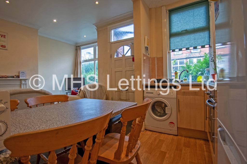 Photo of 3 Bedroom Mid Terraced House in 67 Beechwood Terrace, Leeds, LS4 2NG