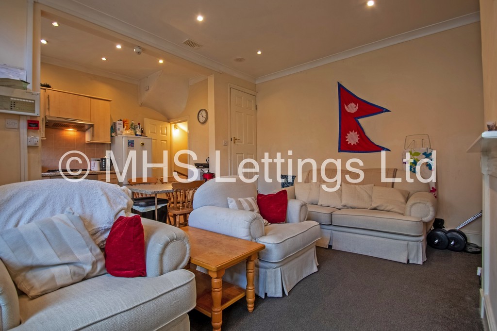 Photo of 3 Bedroom Mid Terraced House in 67 Beechwood Terrace, Leeds, LS4 2NG