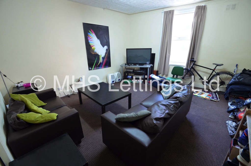 Photo of 5 Bedroom Mid Terraced House in 37 Harold Avenue, Leeds, LS6 1JR