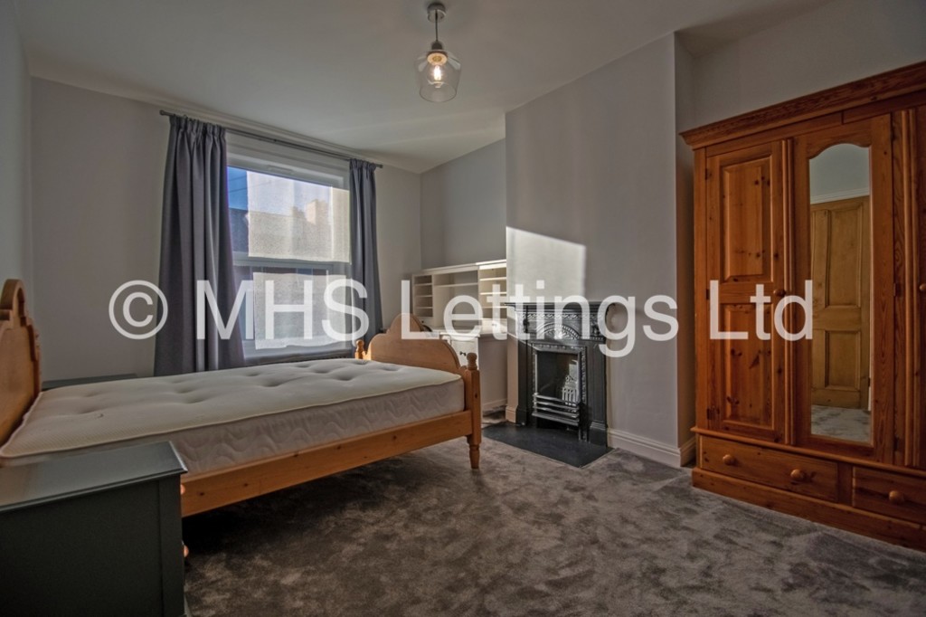 Photo of 2 Bedroom Mid Terraced House in 26 Martin Terrace, Leeds, LS4 2JY