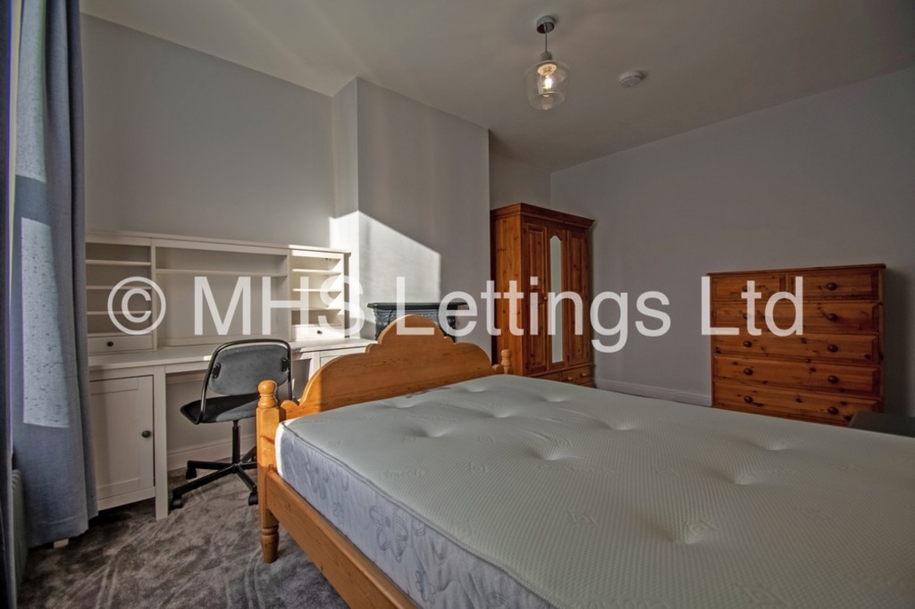 Photo of 2 Bedroom Mid Terraced House in 26 Martin Terrace, Leeds, LS4 2JY