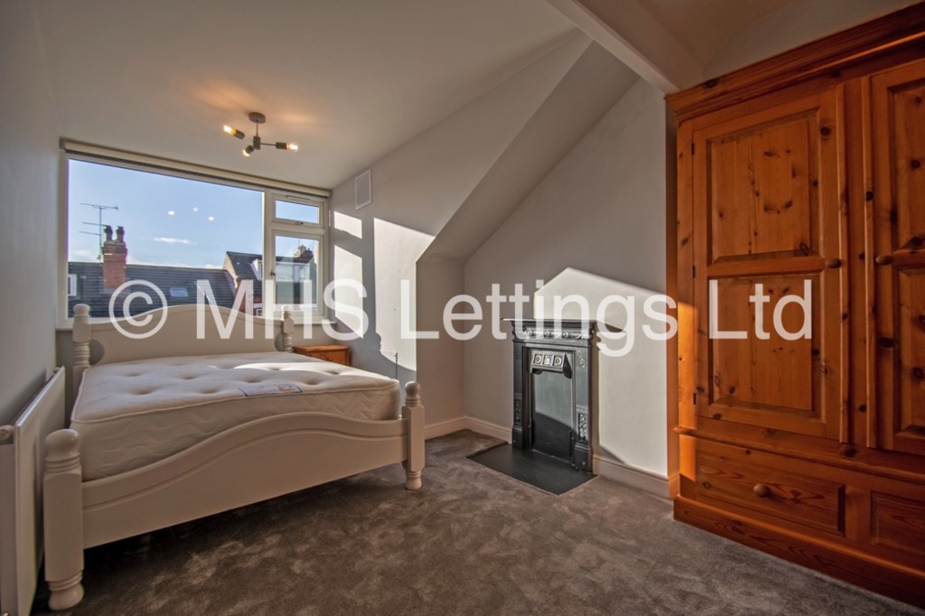 Photo of 2 Bedroom Mid Terraced House in 26 Martin Terrace, Leeds, LS4 2JY