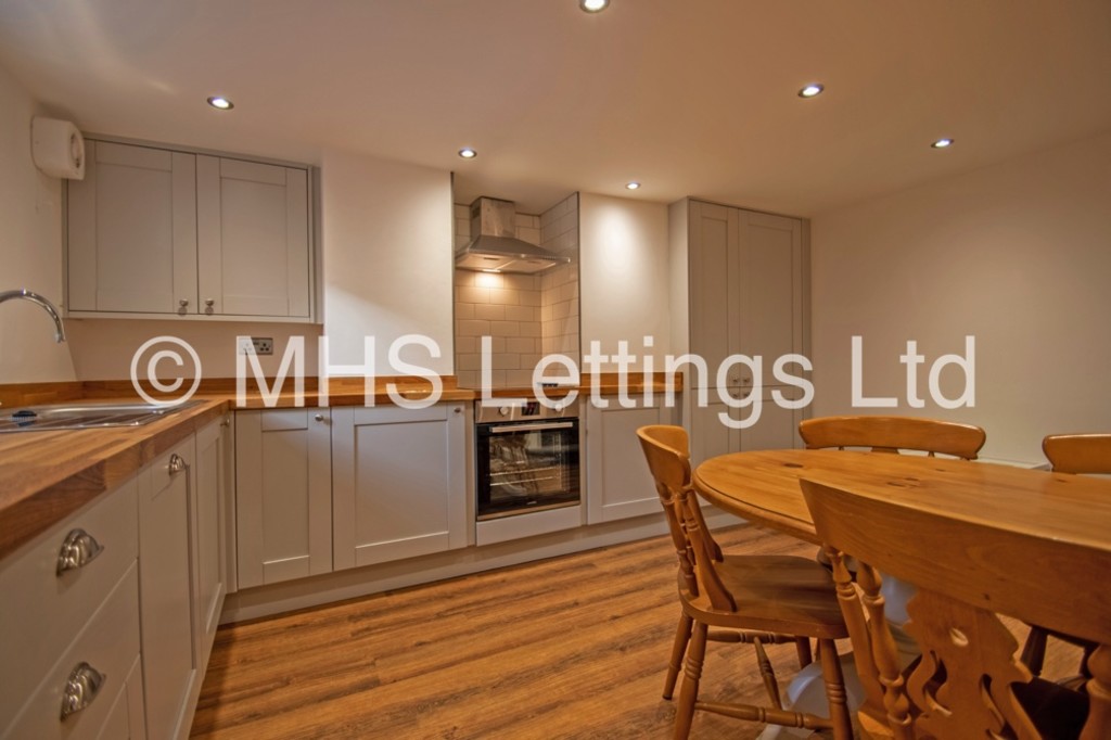 Photo of 2 Bedroom Mid Terraced House in 26 Martin Terrace, Leeds, LS4 2JY