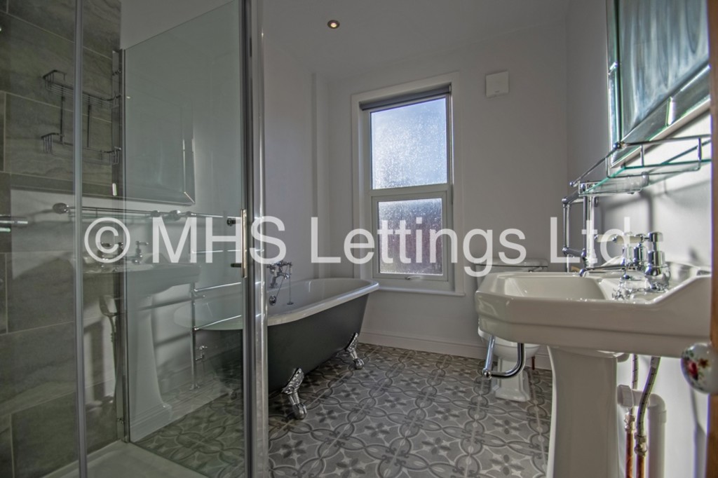 Photo of 2 Bedroom Mid Terraced House in 26 Martin Terrace, Leeds, LS4 2JY