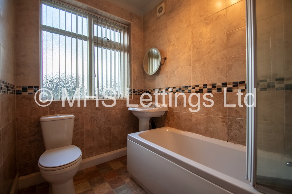 Photo of 2 Bedroom Flat in 145 Otley Road, Leeds, LS6 3PX