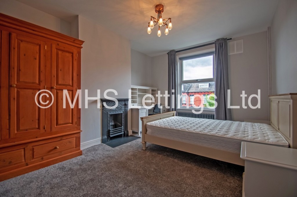 Photo of 2 Bedroom Mid Terraced House in 24 Haddon Place, Leeds, LS4 2JU