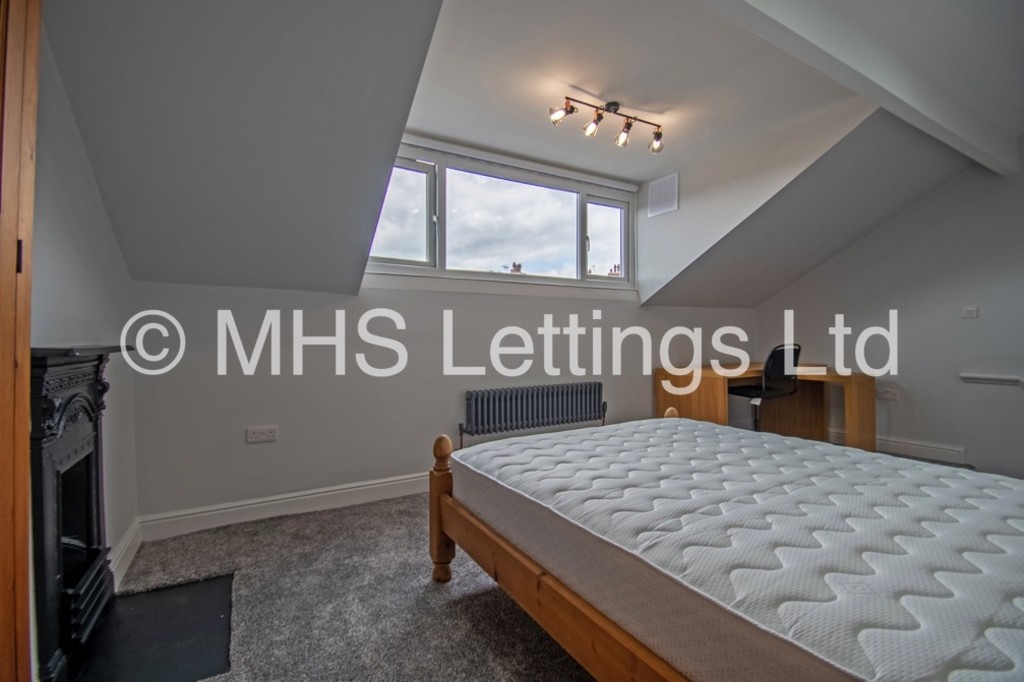 Photo of 2 Bedroom Mid Terraced House in 24 Haddon Place, Leeds, LS4 2JU