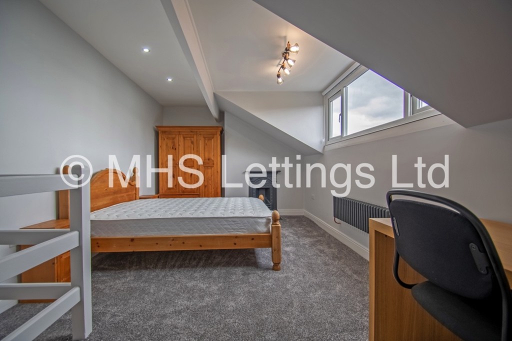 Photo of 2 Bedroom Mid Terraced House in 24 Haddon Place, Leeds, LS4 2JU