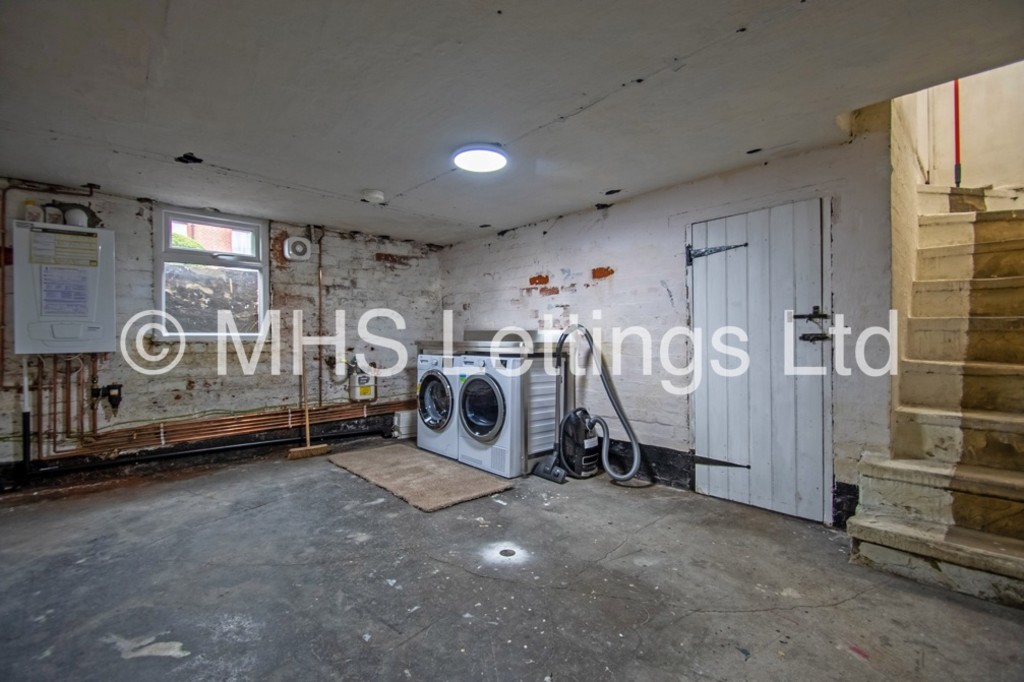 Photo of 2 Bedroom Mid Terraced House in 24 Haddon Place, Leeds, LS4 2JU
