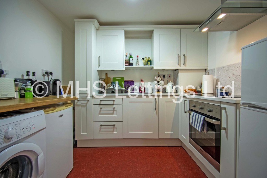 Photo of 2 Bedroom Ground Floor Flat in 43a Regent Park Terrace, Leeds, LS6 2AX