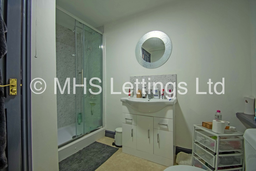 Photo of 2 Bedroom Ground Floor Flat in 43a Regent Park Terrace, Leeds, LS6 2AX